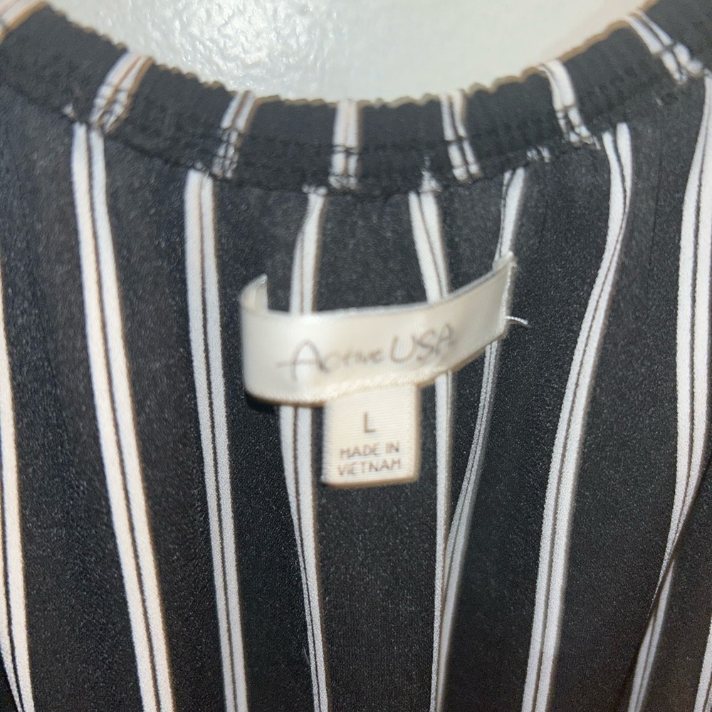Active USA Dress Size Large Black & White Pinstriped - Picture 2 of 3